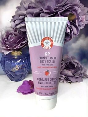 First Aid Beauty KP Bump Eraser Body Scrub 10% AHA in Fresh Strawberry 56.7g NEW
